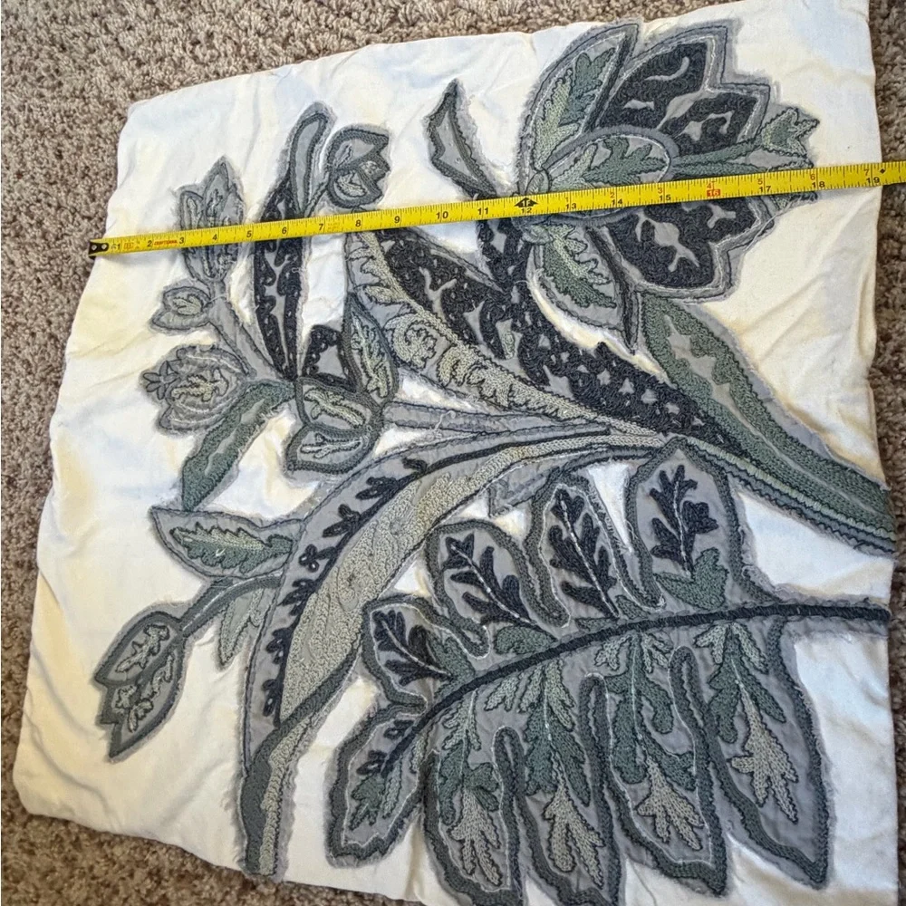 Pottery Barn 20 x 20 crewel embroidered botanical leaf pillow cover Cream blue
